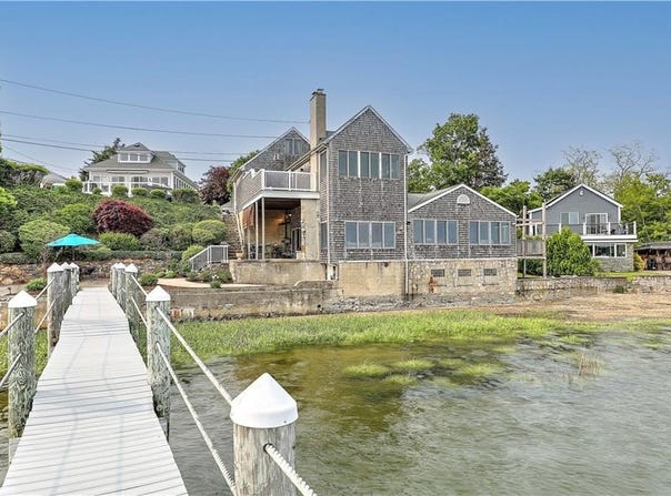 8 Alger Avenue, Warwick, RI 02818