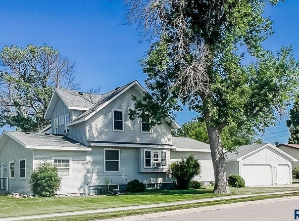 402 E 1st Ave, Beaver Creek, MN 56116