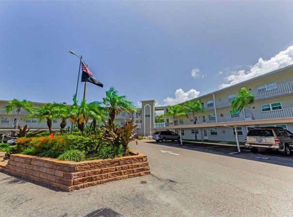 952 VIRGINIA STREET, DUNEDIN, FL 34698