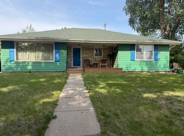 1415  14th St, Aurora, NE 68818