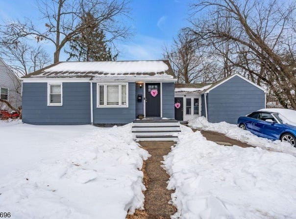 821 Front St, Dunellen Boro, NJ 08812-1015