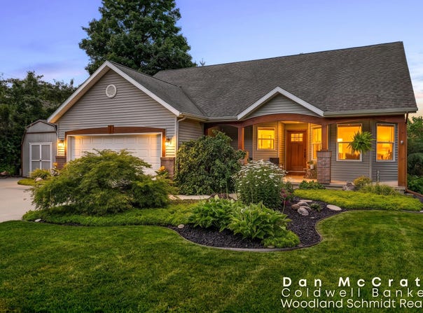 941 Paw Paw Drive, Holland, MI 49423