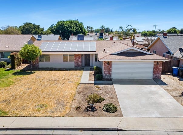 2117 Beechwood Court, Hanford, CA 93230