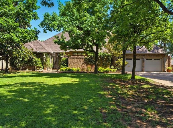 1409 Glenbrook Terrace, Nichols Hills, OK 73116