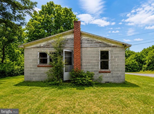 25 MICKEY Lane, MILROY, PA 17063