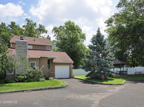 5 Oyster Creek Drive, Keyport, NJ 07735