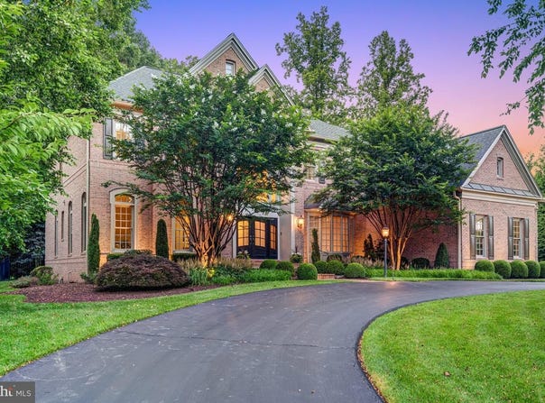 10910 SHALLOW CREEK DR, GREAT FALLS, VA 22066