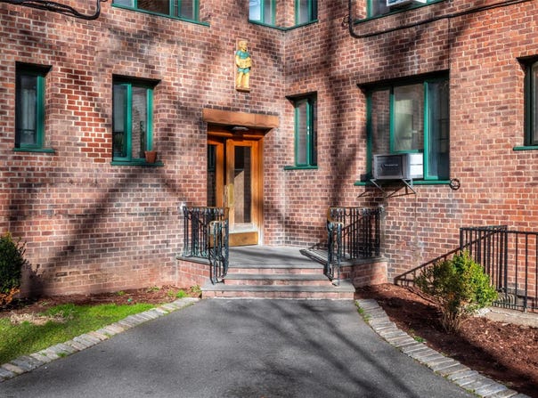 2120 E Tremont Avenue, Bronx, NY 10462