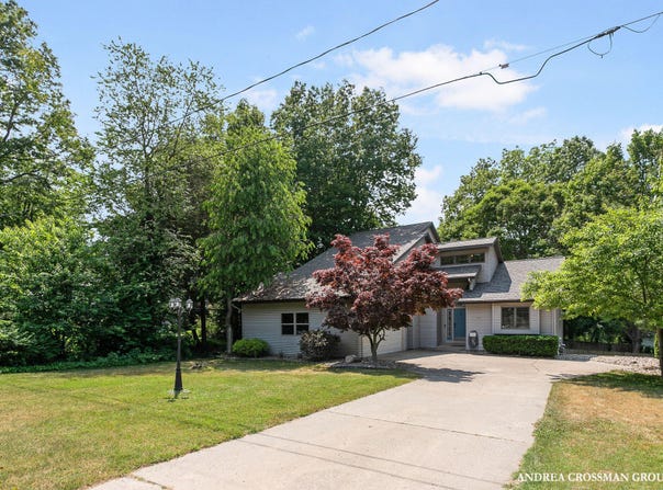 4343 N Lakeshore Drive, Holland, MI 49424
