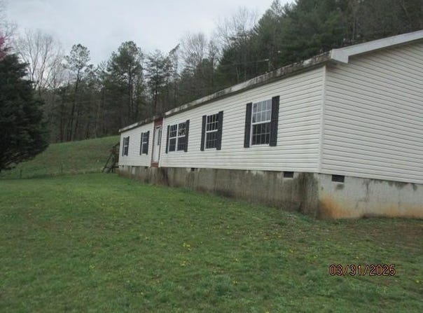3987 YELLOW CREEK RD, Robbinsville (Graham), NC 28771