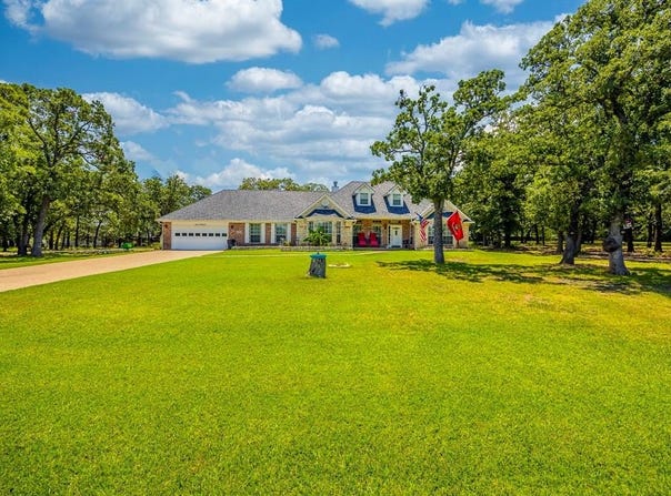 111 Lone Star Drive, Gainesville, TX 76240