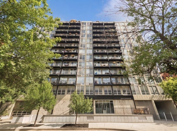 450 W Briar Place 8F, Chicago, IL 60657