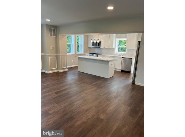 10 DELAWARE AVENUE, HAINESPORT, NJ 08036