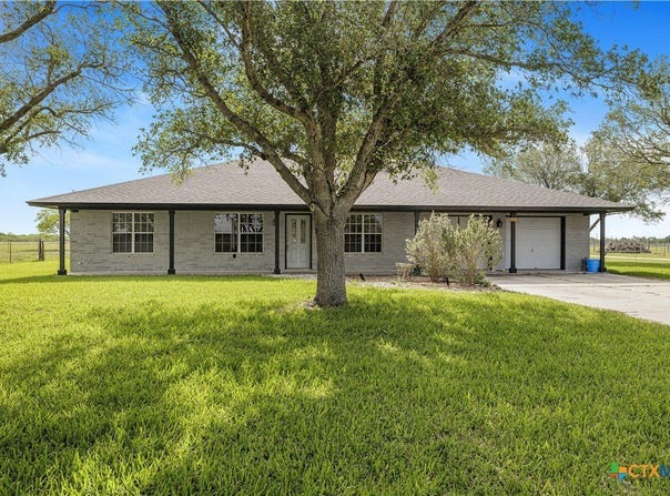 571 Fm 1360, Woodsboro, TX 78393