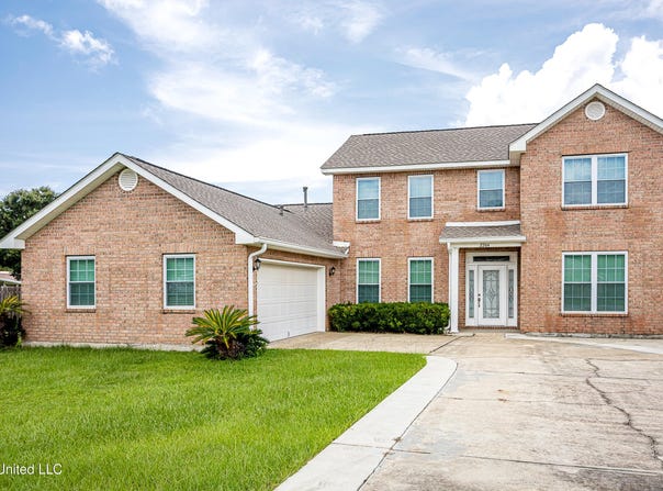 2204 Shelby Lane, Ocean Springs, MS 39564