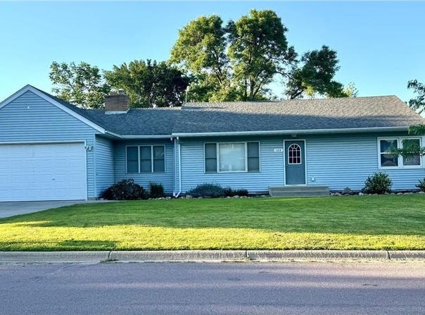 124 N Park Lane, Le Sueur, MN 56058