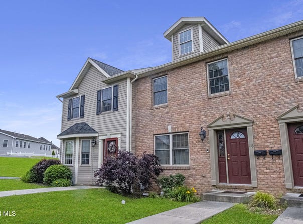 113 Holliday Hills Drive, Hollidaysburg, PA 16648
