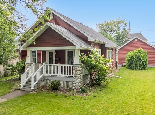 122 W 9TH Street, KAUKAUNA, WI 54130