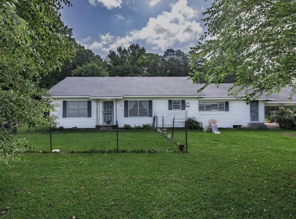 802 N Elm Street, Gurdon, AR 71743