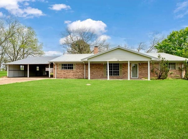 120 N Douglas Street, Bogata, TX 75417