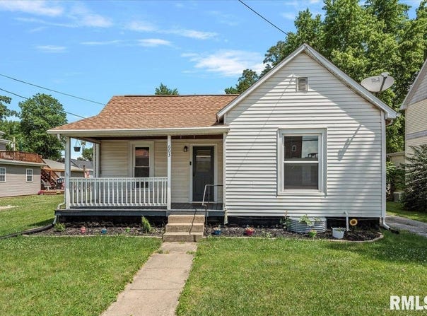 603 CARROLL Street, Pawnee, IL 62558