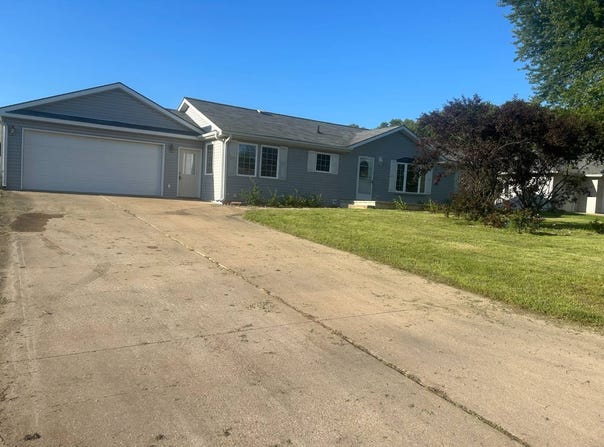 504 E. Lamp Kastner Drive, Holstein, IA 51025
