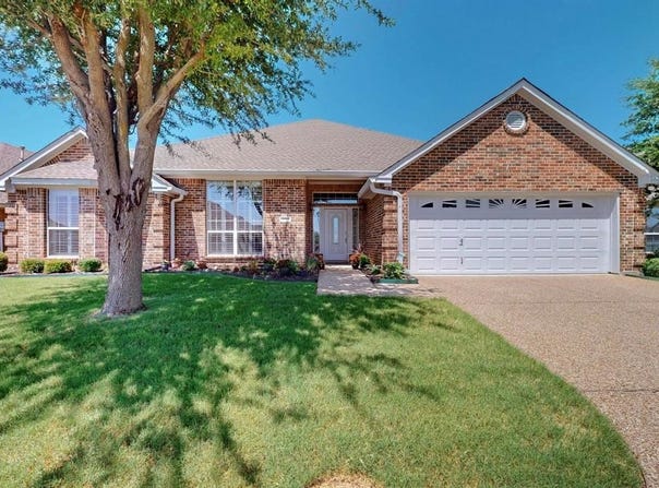1115 Cresthaven Drive, Cedar Hill, TX 75104