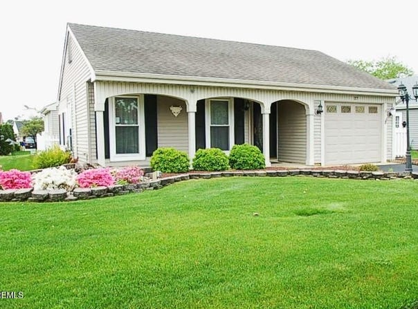 27 Wycombe Way, Manchester, NJ 08759