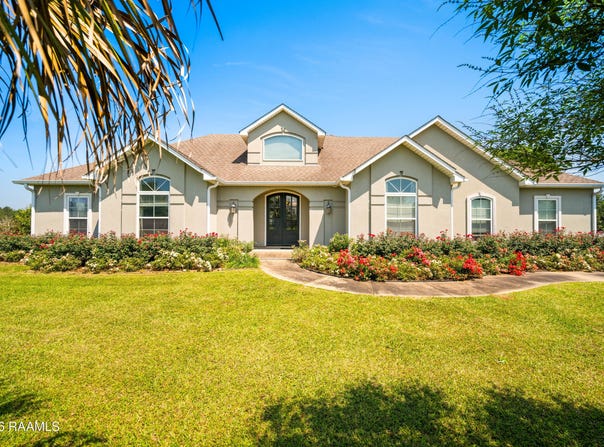 421 Sugartown Road, Glenmora, LA 71433