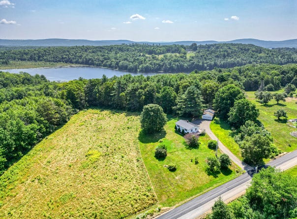 241 Parmenter Road, Palermo, ME 04354