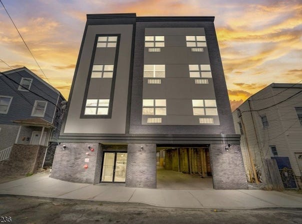48 Chadwick St, Paterson City, NJ 07503-3108
