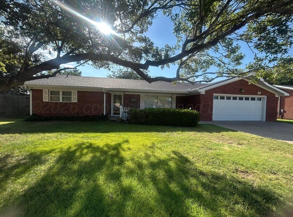 1205 N Chestnut Street, Stratford, TX 79084