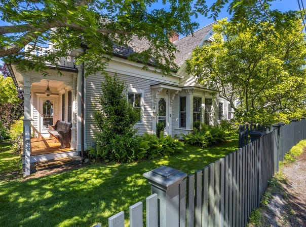6 Washington Avenue, Provincetown, MA 02657