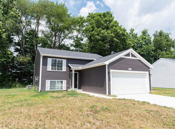 5147 Lake Pines Court, Vicksburg, MI 49097