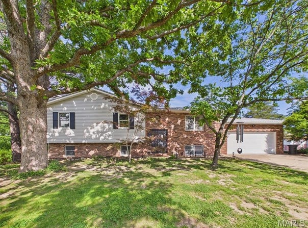 107 Vaughan Avenue, St Robert, MO 65584