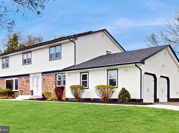 11 MANOR RIDGE DRIVE, PRINCETON JUNCTION, NJ 08550