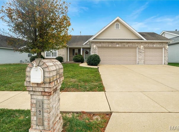 736 Berrywine Lane, Arnold, MO 63010