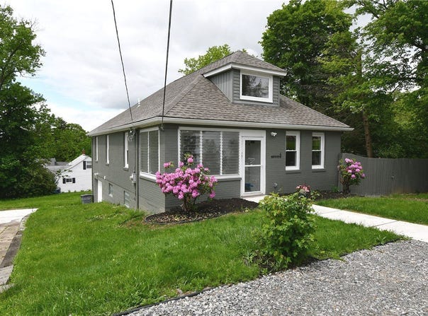 4 Brentwood Dr, Kennedy Twp, PA 15136