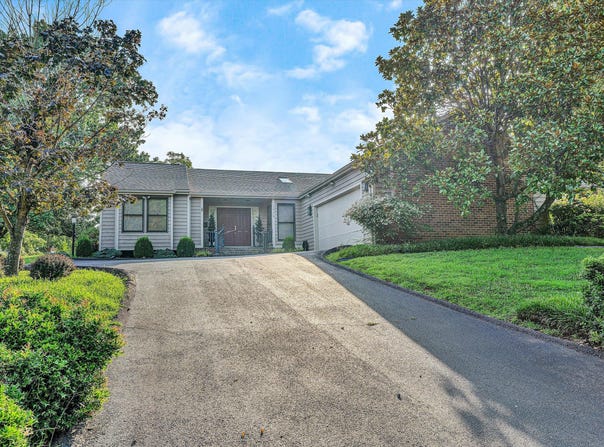 1930 McVitty RD, Salem, VA 24153