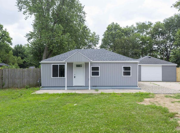 2049 E Mckinley Avenue, Mishawaka, IN 46545-7203