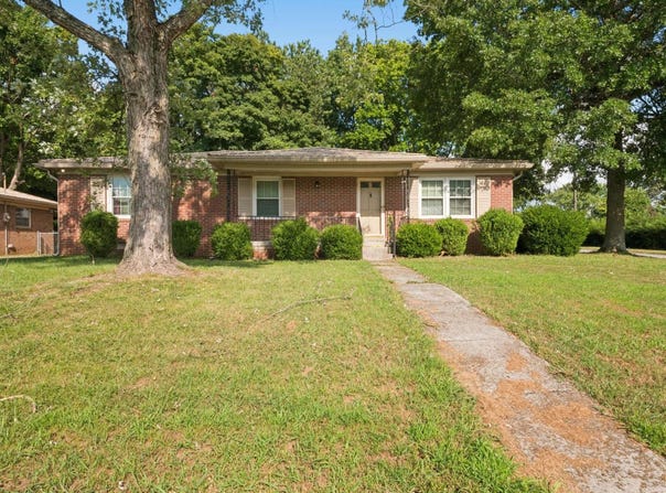 814 Springmont DR., Hopkinsville, KY 42240