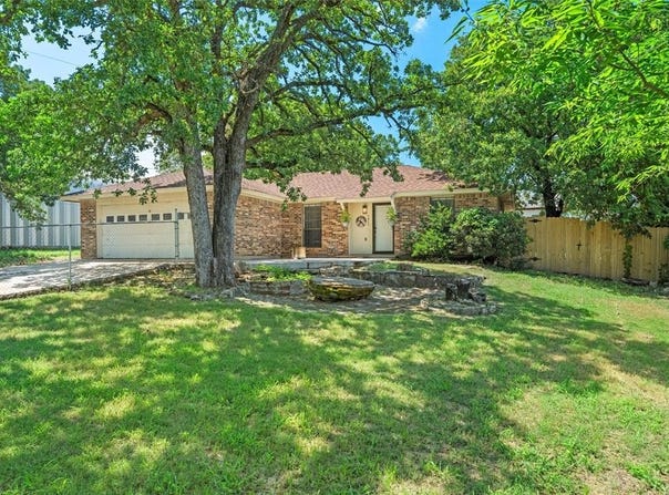 1517 Willow Wood Drive, Azle, TX 76020