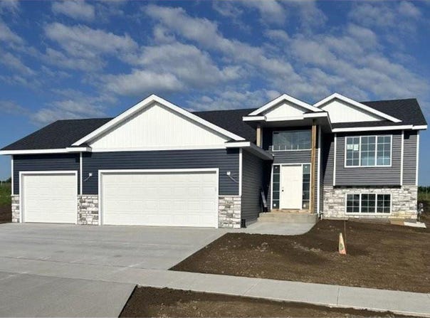 2109 6th Avenue NE, Kasson, MN 55944