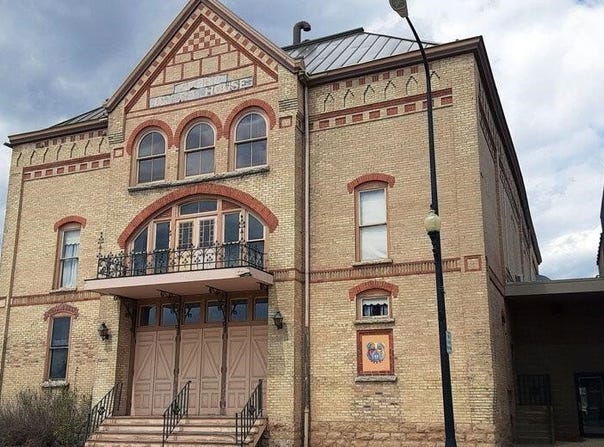 319 W NORTH WATER Street, NEW LONDON, WI 54961
