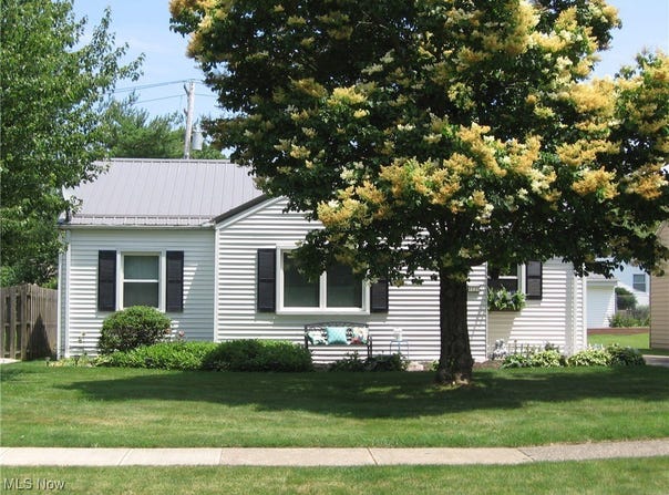 1131 Commonwealth Avenue, Mayfield Heights, OH 44124