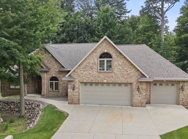 448 HARVEST Road, GREEN BAY, WI 54302-4824