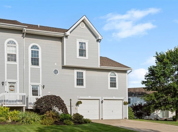811 Sunset Cir, Cranberry Twp, PA 16066
