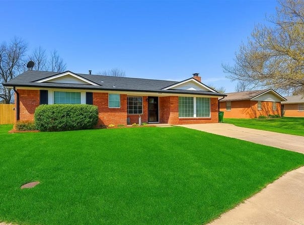 302 Tanglewood Drive, Yukon, OK 73099