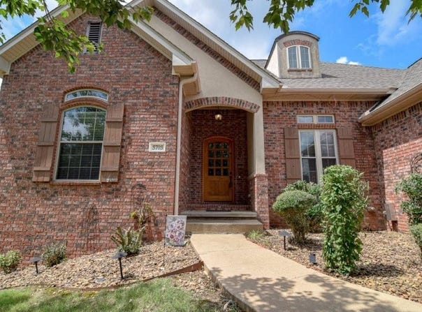 3703  NW Mountainview  RD, Bentonville, AR 72712
