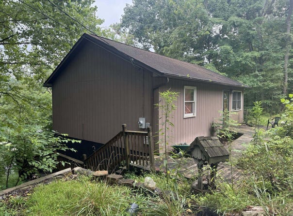 695 View Dr, Elkview, WV 25071